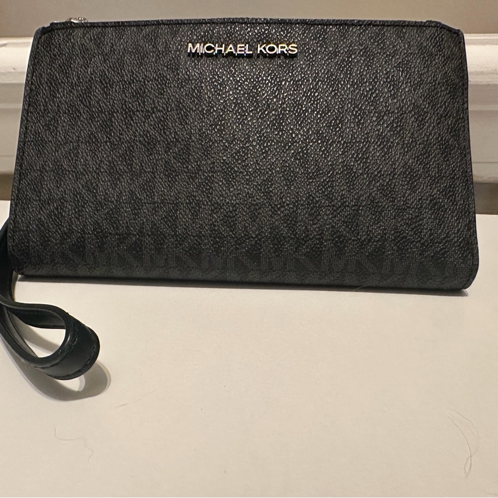 Michael Kors Wristlet